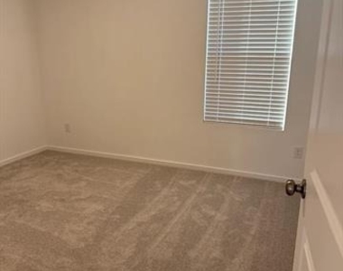 6410 Glade Street - Photo Thumbnail 5