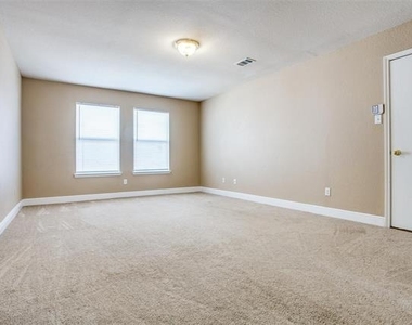 1402 Sunshine Drive - Photo Thumbnail 8