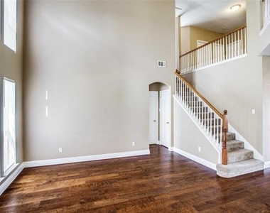 1402 Sunshine Drive - Photo Thumbnail 6