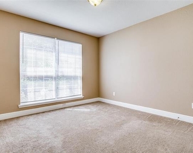 1402 Sunshine Drive - Photo Thumbnail 25
