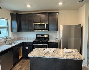 3086 Chillingham Drive - Photo Thumbnail 7