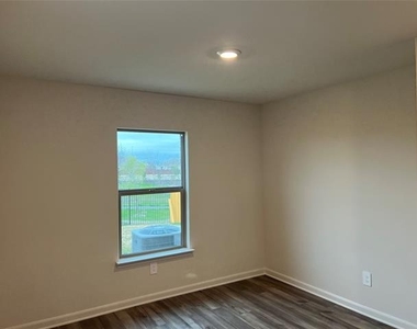 3086 Chillingham Drive - Photo Thumbnail 14