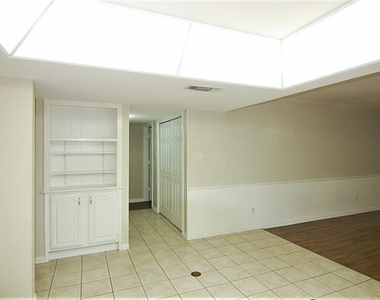 2619 Creekview Drive - Photo Thumbnail 17