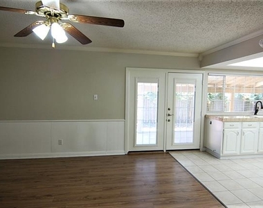 2619 Creekview Drive - Photo Thumbnail 16