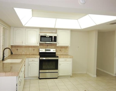 2619 Creekview Drive - Photo Thumbnail 10
