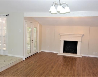 2619 Creekview Drive - Photo Thumbnail 5