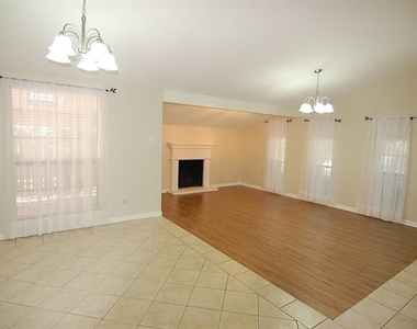 2619 Creekview Drive - Photo Thumbnail 4