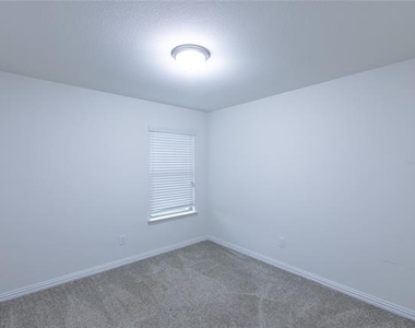 905 Silverbell Street - Photo Thumbnail 16