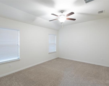 905 Silverbell Street - Photo Thumbnail 8