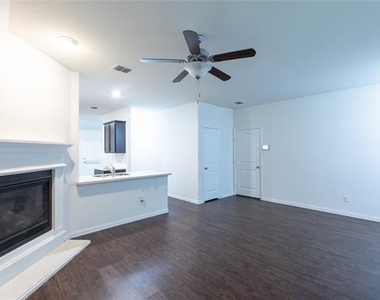 905 Silverbell Street - Photo Thumbnail 5