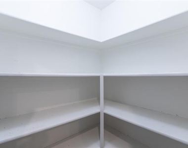 905 Silverbell Street - Photo Thumbnail 13
