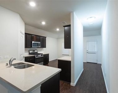905 Silverbell Street - Photo Thumbnail 2