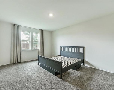 11340 Pecan Creek Drive - Photo Thumbnail 12