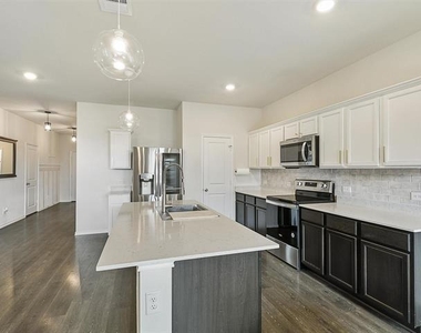 11340 Pecan Creek Drive - Photo Thumbnail 10