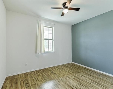 11340 Pecan Creek Drive - Photo Thumbnail 3
