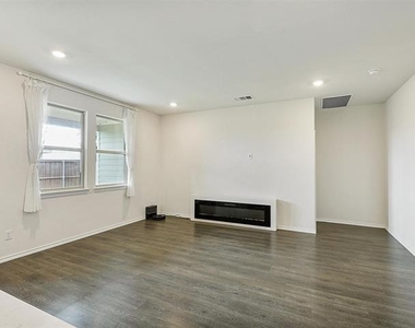 11340 Pecan Creek Drive - Photo Thumbnail 6