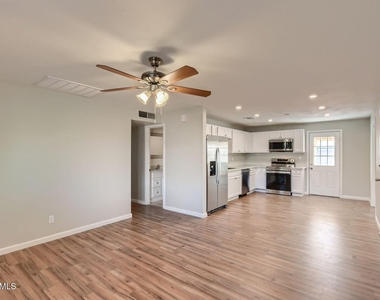 3429 E Blanche Drive - Photo Thumbnail 2