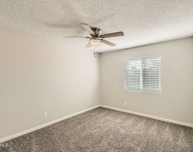 3429 E Blanche Drive - Photo Thumbnail 6