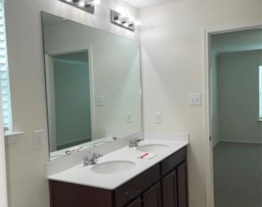 138 Waxberry Drive - Photo Thumbnail 12