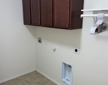 138 Waxberry Drive - Photo Thumbnail 9