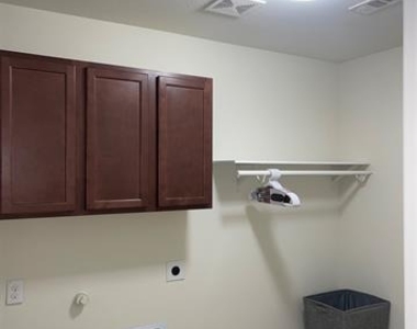138 Waxberry Drive - Photo Thumbnail 8