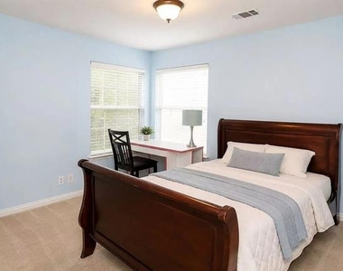 1314 Salado Drive - Photo Thumbnail 13