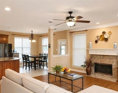 1314 Salado Drive - Photo Thumbnail 5