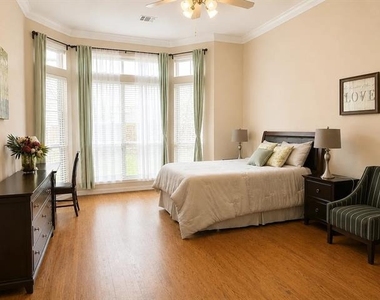 1314 Salado Drive - Photo Thumbnail 6