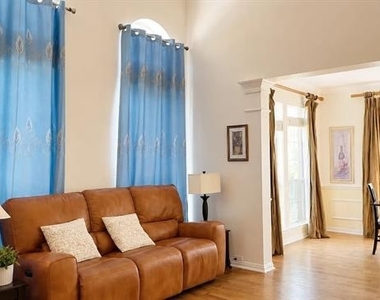 1314 Salado Drive - Photo Thumbnail 8