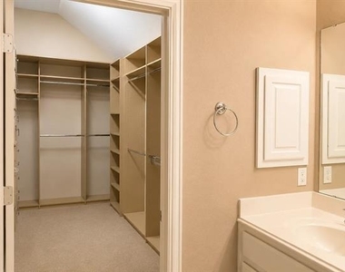 1314 Salado Drive - Photo Thumbnail 9
