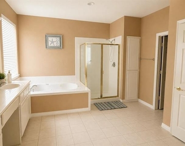 1314 Salado Drive - Photo Thumbnail 10