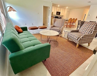 2821 Ozark Circle - Photo Thumbnail 9