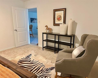 2821 Ozark Circle - Photo Thumbnail 11