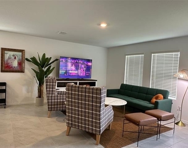 2821 Ozark Circle - Photo Thumbnail 8