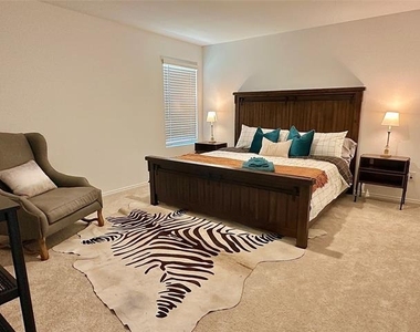 2821 Ozark Circle - Photo Thumbnail 10