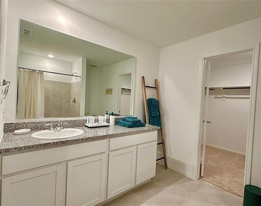 2821 Ozark Circle - Photo Thumbnail 13