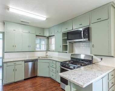 826 Ne 14th Street - Photo Thumbnail 4