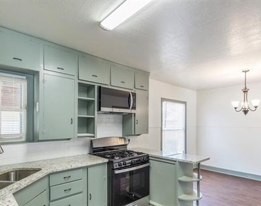 826 Ne 14th Street - Photo Thumbnail 3