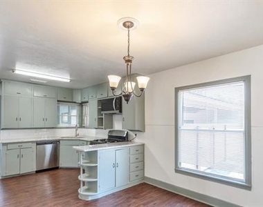 826 Ne 14th Street - Photo Thumbnail 5