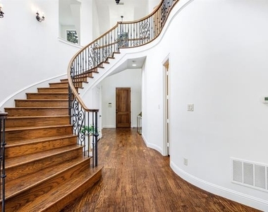 3606 S Versailles Avenue - Photo Thumbnail 8