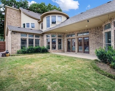 3606 S Versailles Avenue - Photo Thumbnail 6