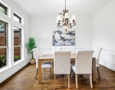 3606 S Versailles Avenue - Photo Thumbnail 13
