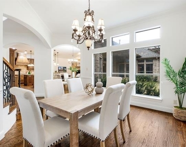 3606 S Versailles Avenue - Photo Thumbnail 14