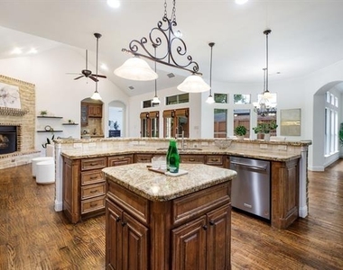 3606 S Versailles Avenue - Photo Thumbnail 17