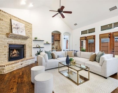 3606 S Versailles Avenue - Photo Thumbnail 19