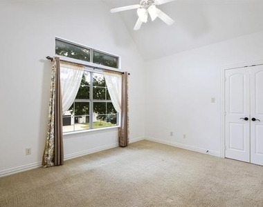 3606 S Versailles Avenue - Photo Thumbnail 37