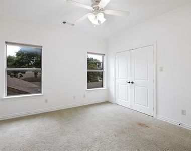 3606 S Versailles Avenue - Photo Thumbnail 36