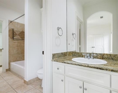 3606 S Versailles Avenue - Photo Thumbnail 39