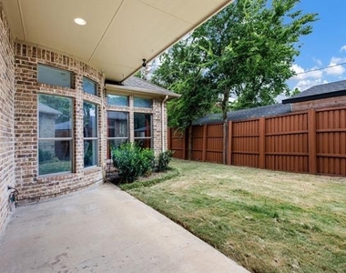 3606 S Versailles Avenue - Photo Thumbnail 4