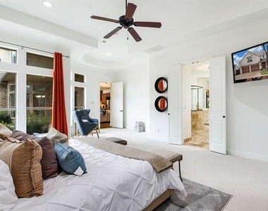 3606 S Versailles Avenue - Photo Thumbnail 26